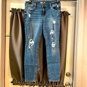 EUC! Old Navy Rockstar super skinny 10